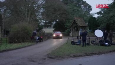 Caso Epstein, giornalisti alla tenuta di Sandringham dopo il rilascio dell'ex principe Andrea