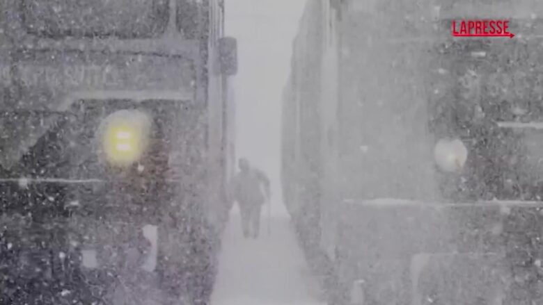 Romania, Bucarest alle prese con un'altra tempesta di neve