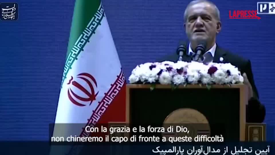 Iran, il presidente Pezeshkian: "Non ci piegheremo alle potenze mondiali"