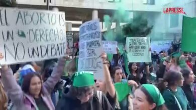 Colombia, donne in strada per festeggiare il diritto all'aborto