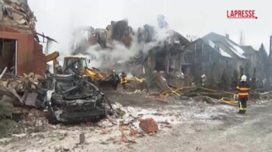 Guerra in Ucraina, missili russi su Kiev: un morto