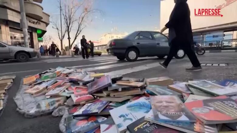 Riprendono le proteste in Iran, studenti in piazza: "Morte al dittatore"
