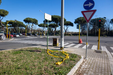 Incidente stradale, a Roma scontro auto-scooter in via Cristoforo Colombo: morto un 61enne