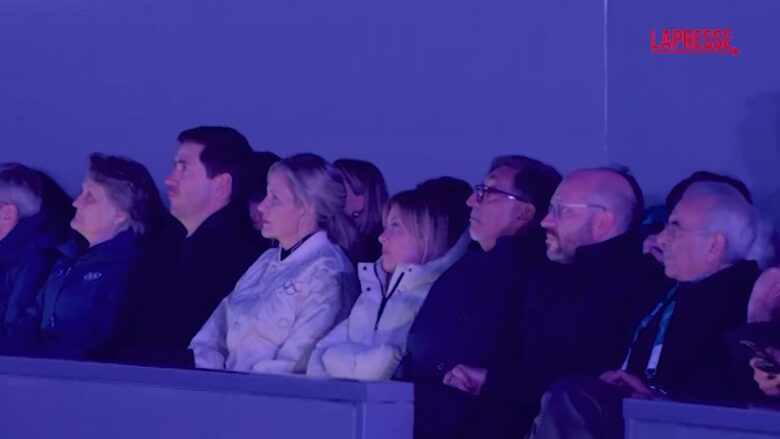 Olimpiadi 2026, Meloni applaude gli Azzurri al loro ingresso all'Arena di Verona durante la cerimonia di chiusura