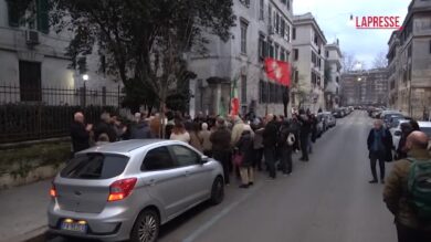 Roma, svastiche e cori nelle strade: Testaccio risponde ma non ci sono i giovani