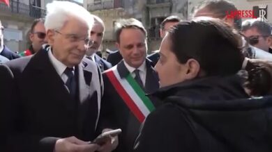 Niscemi, Mattarella accolto da un lungo e caloroso applauso al suo arrivo