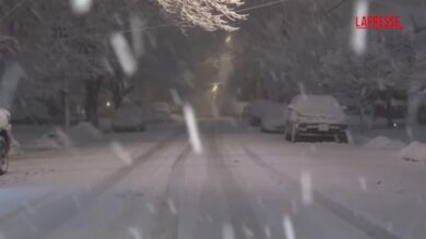 Stati Uniti, New York travolta da forte tempesta di neve