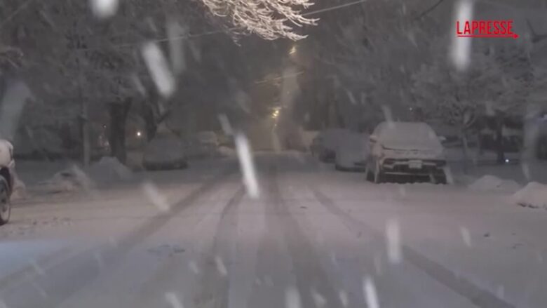 Stati Uniti, New York travolta da forte tempesta di neve