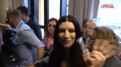 Sanremo 2026, Laura Pausini scherza con LaPresse