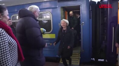 Ucraina, von der Leyen arriva a Kiev per celebrare i 4 anni di guerra