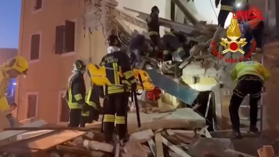 Verona, esplode palazzina a Fane: i vigili del fuoco estraggono uno dei residenti