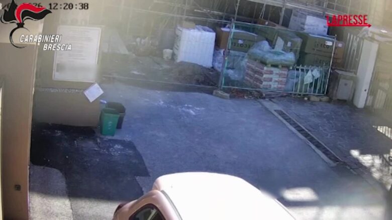 Brescia, 48enne arrestato in flagranza per estorsione