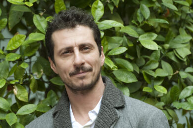 Sanremo 2026, Luca Bizzarri attacca La Russa per il caso Pucci: “Siamo un Paese di elettori rinco…”