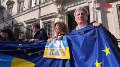 Ucraina, flash mob di +Europa a Palazzo Chigi: “Serve No-fly zone sul Paese”