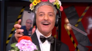 Sanremo 2026, siparietto a "La Pennicanza": Carlo Conti in videochiamata con Fiorello spunta davanti all’Ariston