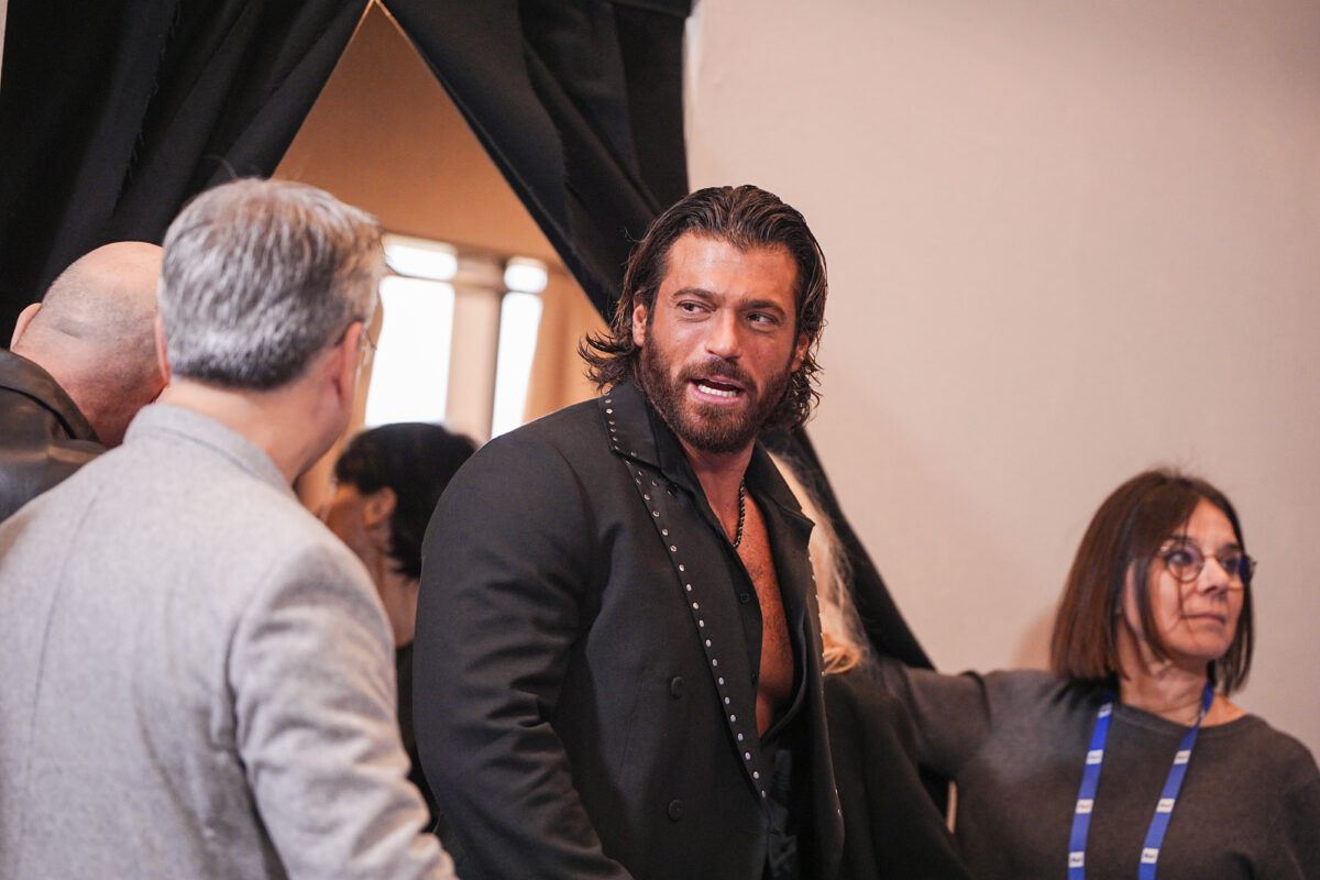 Galleria foto 'Can Yaman a Sanremo 2026, le foto della conferenza stampa' - foto 7