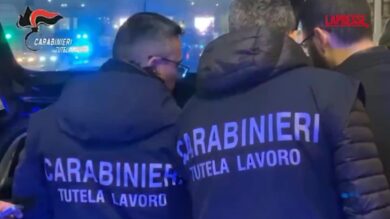 Deliveroo commissariata, i controlli dei carabinieri sui rider