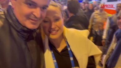 Sanremo 2026, bagno di folla per Francesca Lollobrigida prima dell'Ariston: "E' bellissimo"