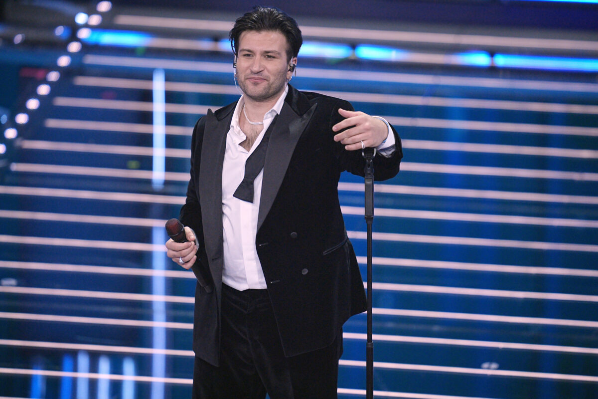 Galleria foto 'Sanremo 2026, i look dei cantanti nella prima serata: le foto' - foto 22