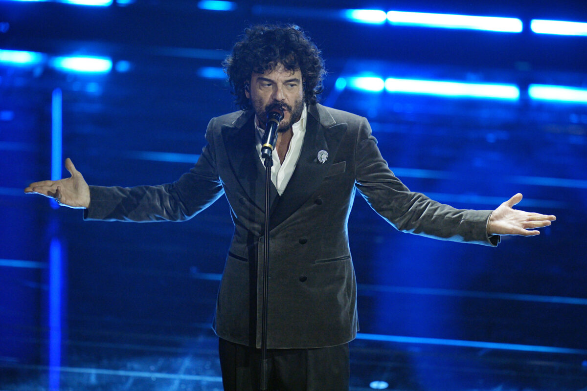 Galleria foto 'Sanremo 2026, i look dei cantanti nella prima serata: le foto' - foto 8