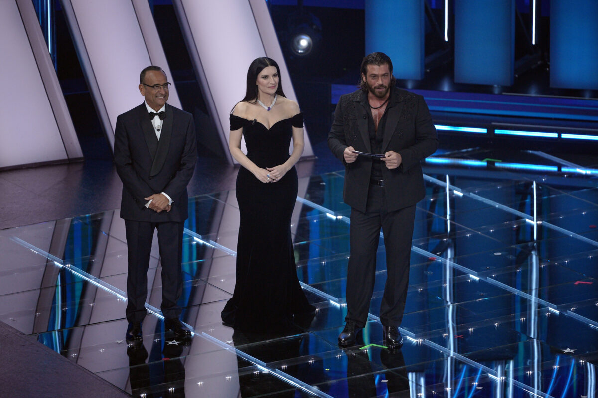 Galleria foto 'Sanremo 2026, i look dei cantanti nella prima serata: le foto' - foto 16