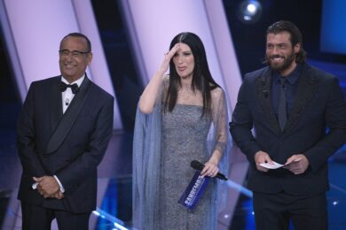 Sanremo 2026, le pagelle della prima serata: bene Sal Da Vinci. Commuove il ricordo di Baudo