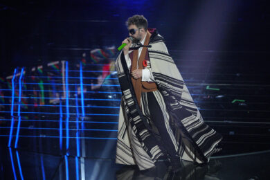 Dargen D’Amico a Sanremo 2026, il cantante nel mirino del Codacons per pubblicità occulta