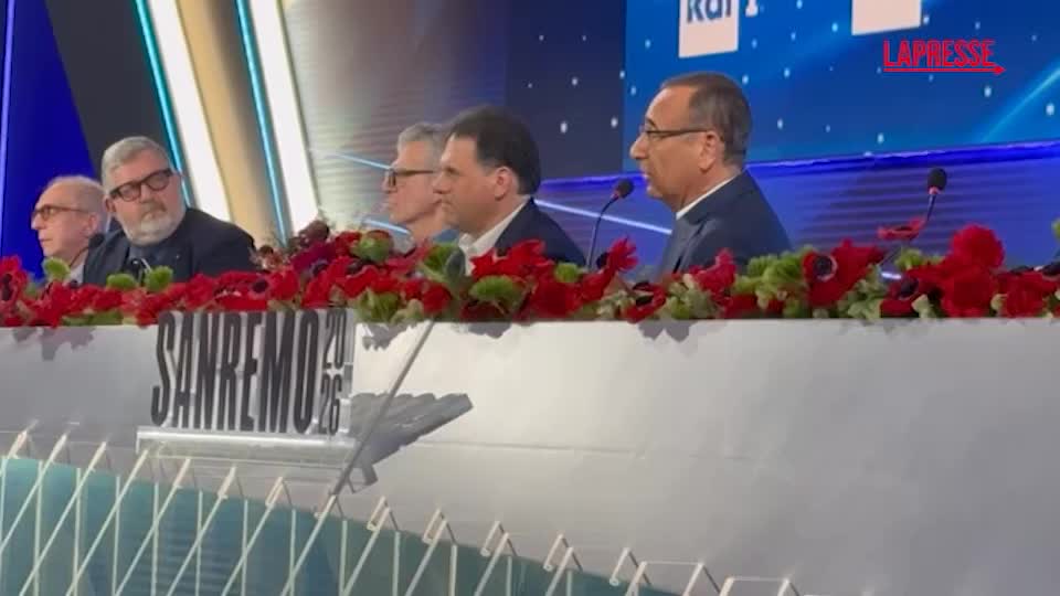 sanremo 2026 al festival poche donne battibecco tra una giornalista e conti da Lapresse.it sanremo 2026 al festival poche donne battibecco tra una giornalista e conti