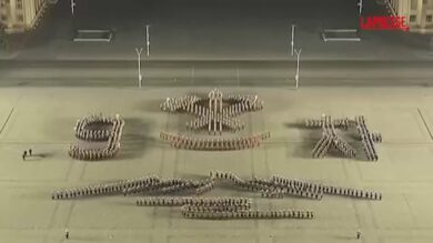 Corea del Nord, Kim Jong Un alla parata militare