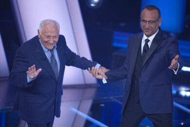 Sanremo 2026, Mogol a Roma con un elicottero dei Vigili del fuoco: scoppia la polemica