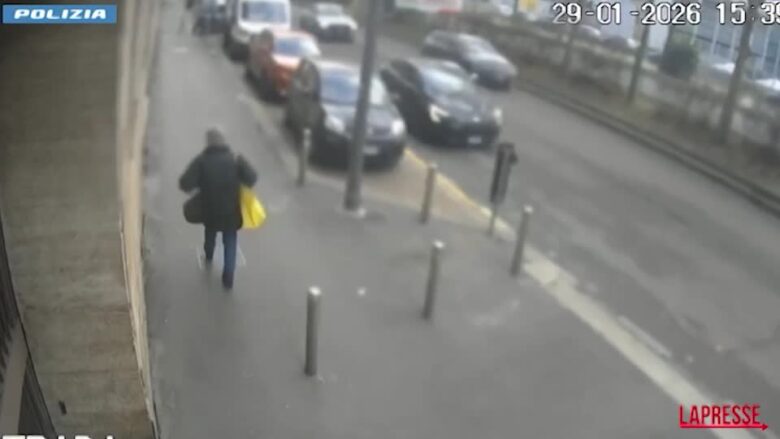 Ripreso da telecamere mentre rapina anziana a Milano: arrestato egiziano