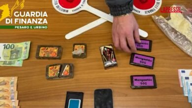 Urbino, sequestrati 500 grammi di hashish: arrestato un 21enne