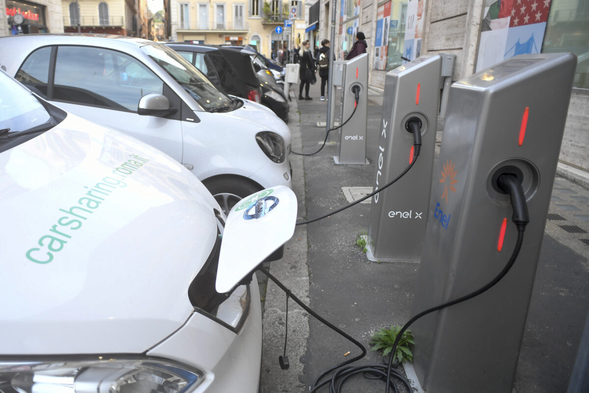 Roma, dal 1° luglio Ztl a pagamento per le auto elettriche Roma, dal 1° luglio Ztl a pagamento per le auto elettriche