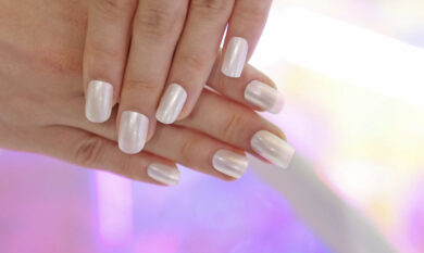 Unghie fragili e rovinate, tutte le cause e le strategie di prevenzione