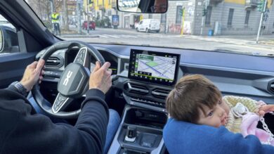 Bambini in auto e sicurezza stradale, indagine: “Ancora troppi errori”