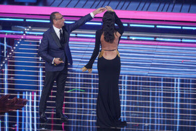 Carlo Conti e Irina Shayk durante la 76ª edizione del Festival della Canzone Italiana di Sanremo al Teatro Ariston di Sanremo (Foto di Marco Alpozzi/LaPresse)