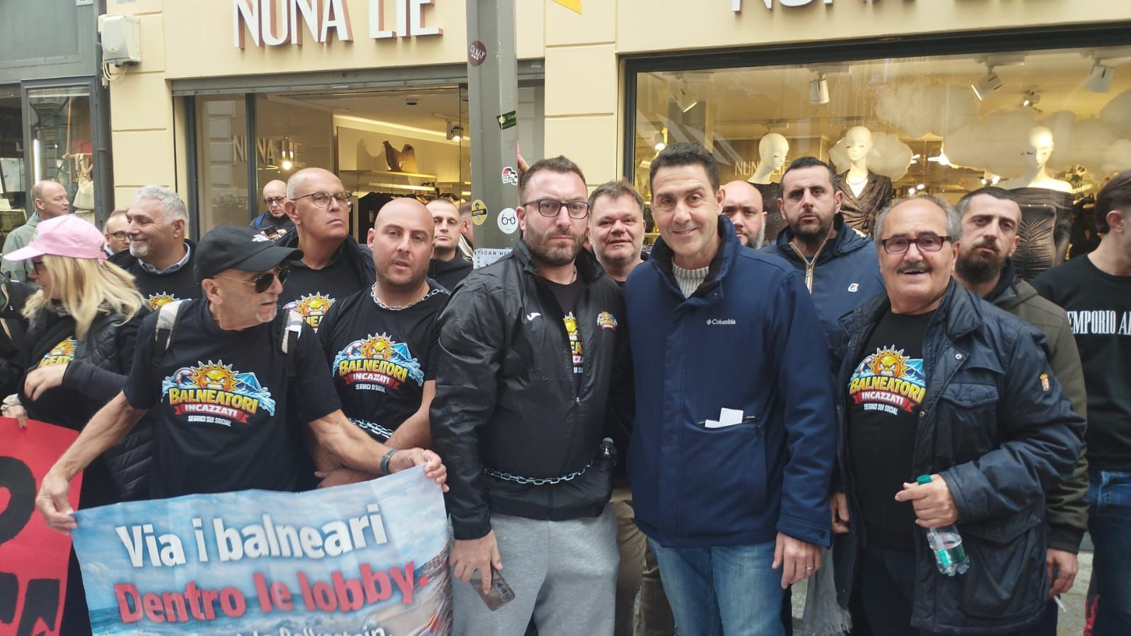 Sanremo 2026, Vannacci oggi in platea. Nel pomeriggio al presidio dei balneari