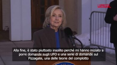 Caso Epstein, Hillary Clinton: “Domande su Ufo e Pizzagate”