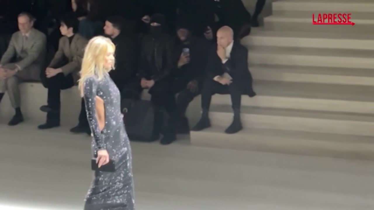 Kate Moss torna in passerella a Milano per Gucci Kate Moss torna in passerella a Milano per Gucci
