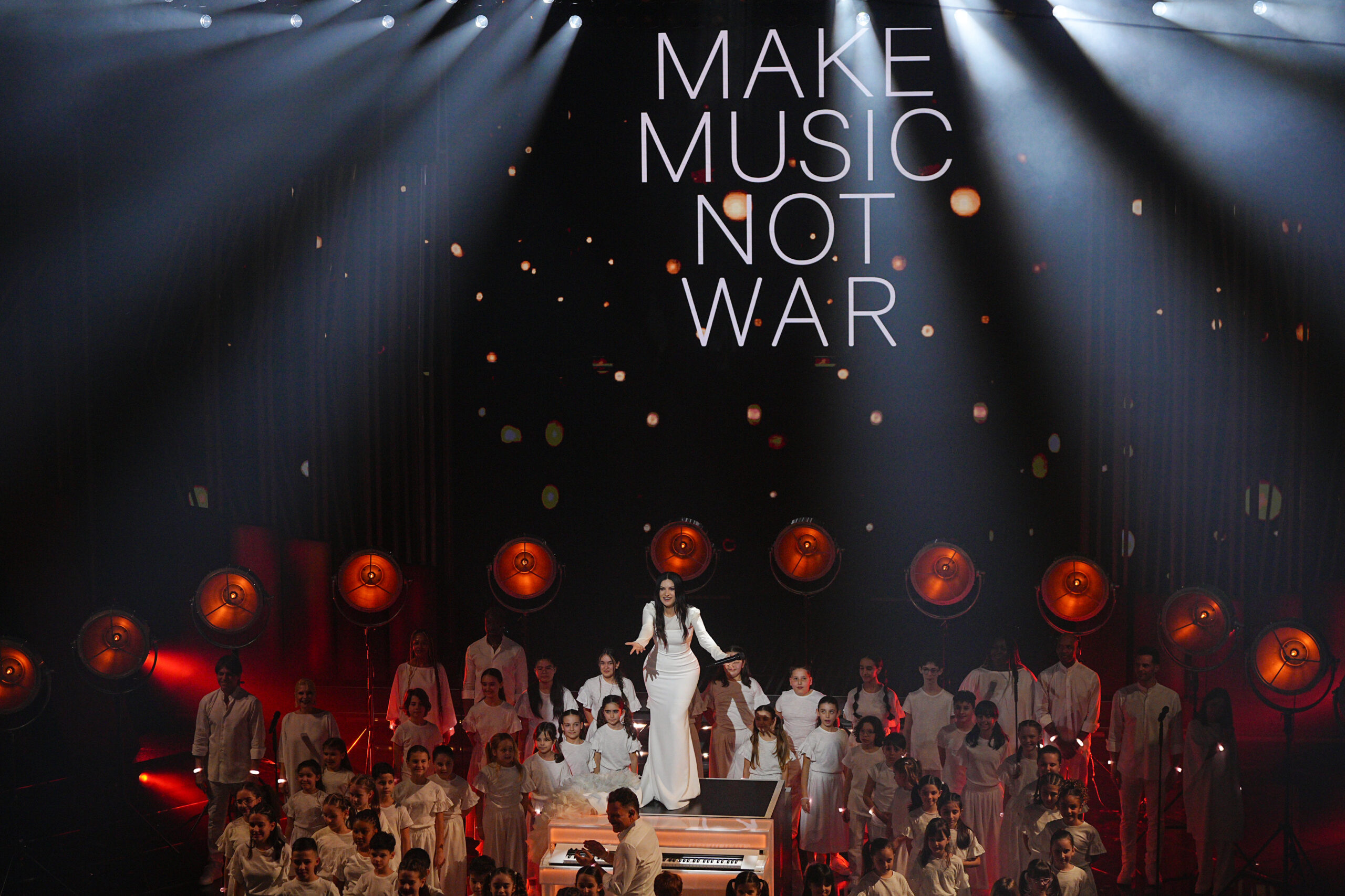 Sanremo 2026, il meglio della terza serata in 10 foto Sanremo 2026, il meglio della terza serata in 10 foto