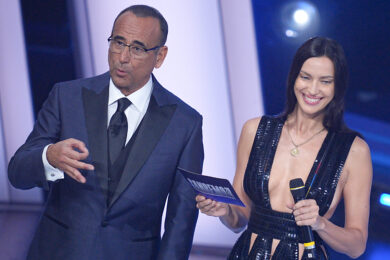 Carlo Conti e Irina Shayk durante la 76ª edizione del Festival della Canzone Italiana di Sanremo al Teatro Ariston di Sanremo (Foto di Marco Alpozzi/LaPresse)