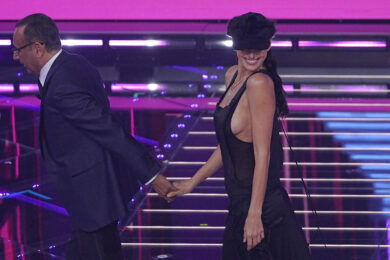 Carlo Conti e Irina Shayk durante la 76ª edizione del Festival della Canzone Italiana di Sanremo al Teatro Ariston di Sanremo (Foto di Marco Alpozzi/LaPresse)