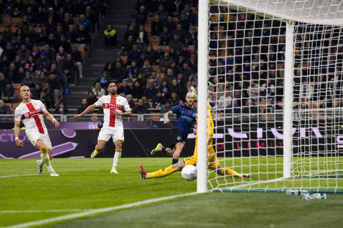 Inter Genoa 2 0, i nerazzurri continuano la volata verso lo scudetto Inter Genoa 2 0, i nerazzurri continuano la volata verso lo scudetto