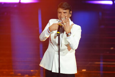 Sal Da Vinci, da Verdone a ‘Rossetto e Caffè’: chi è il vincitore di Sanremo 2026