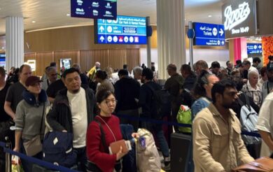 Iran, decine di italiani bloccati a Dubai. BigMama: “Sentiamo missili sulla testa”