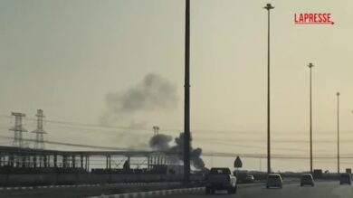 Attacco all'Iran, ad Abu Dhabi avvistato fumo sul porto di Kidaz