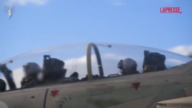 Caccia israeliani decollano per attaccare l'Iran: il video dell'Idf