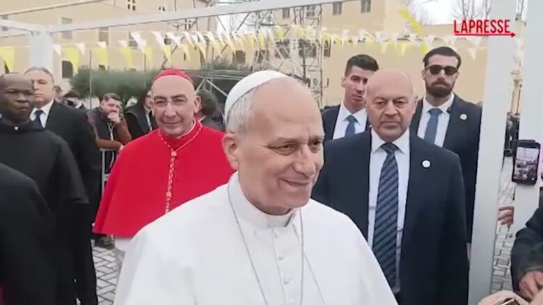 Papa Leone XIV, l'arrivo al quartiere Quarticciolo di Roma