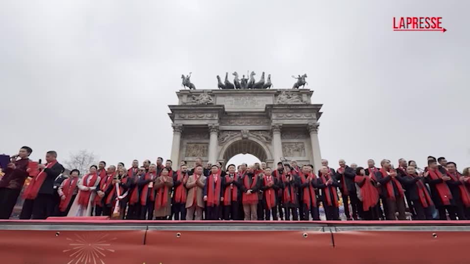 Capodanno cinese 2026 a Milano, la sfilata all’Arco della Pace Capodanno cinese 2026 a Milano, la sfilata all’Arco della Pace