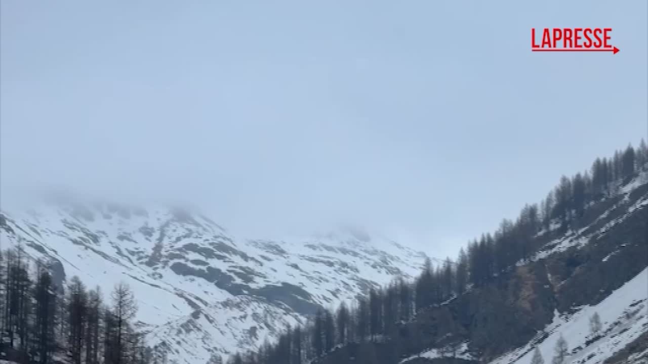 Monte Rosa, il recupero dello scialpinista bloccato non riprende per cattivo tempo Monte Rosa, il recupero dello scialpinista bloccato non riprende per cattivo tempo